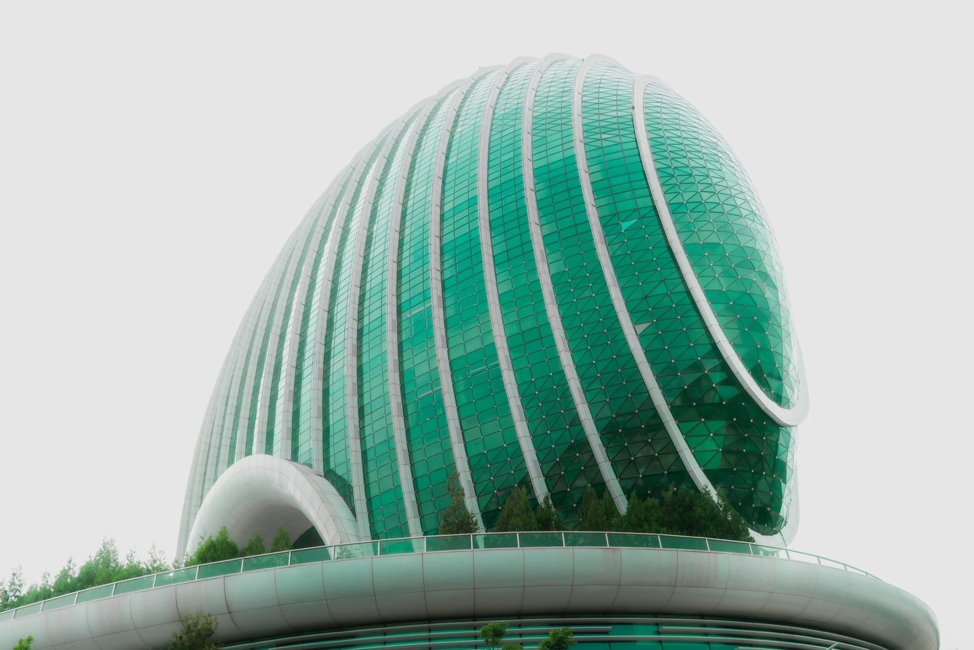 Curved glass architectural facade